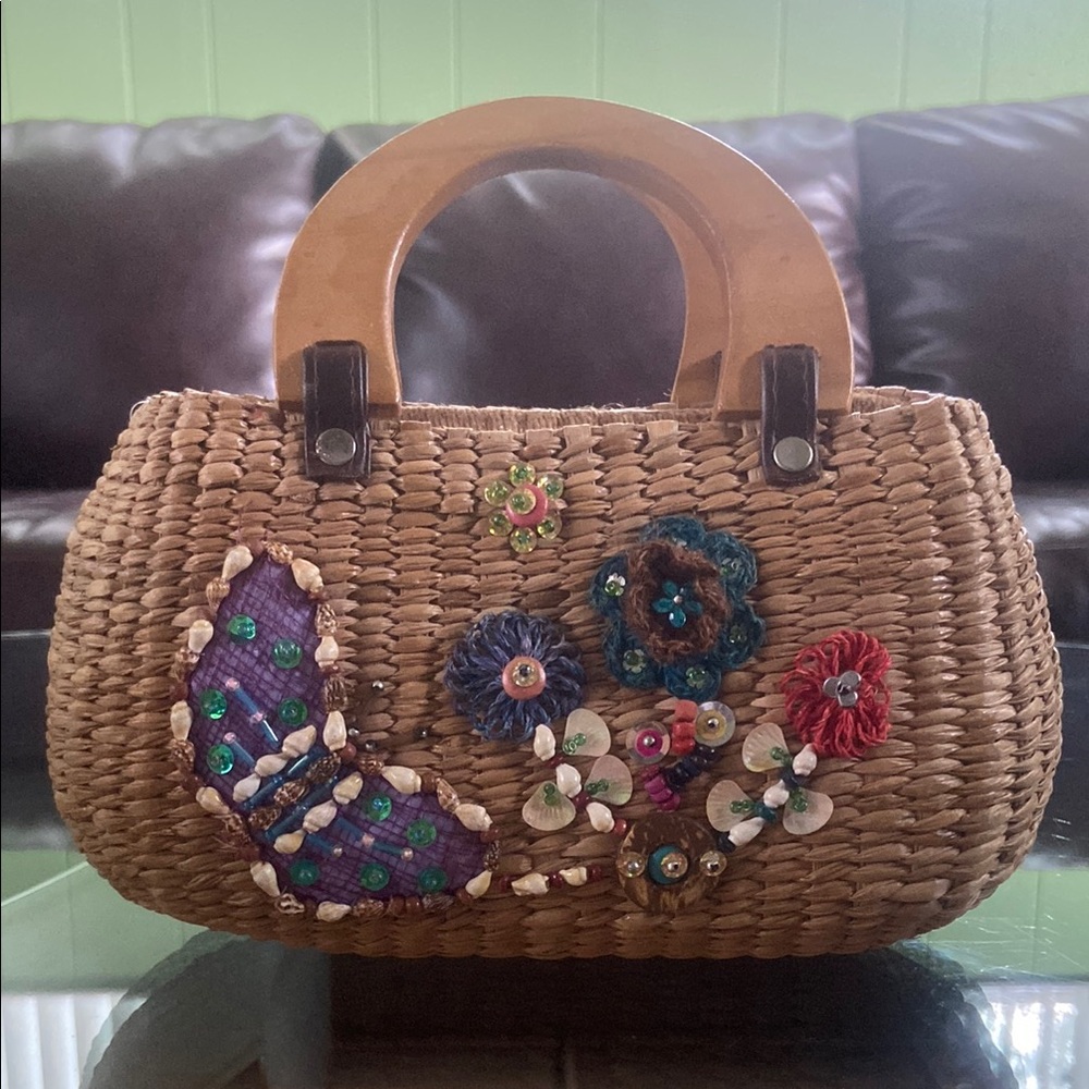 Woven straw handbag w/ embellishments